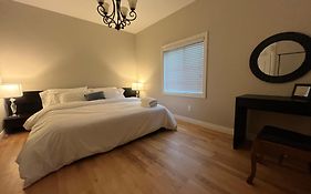 King And Queen Rooms -J&J Chilliwack